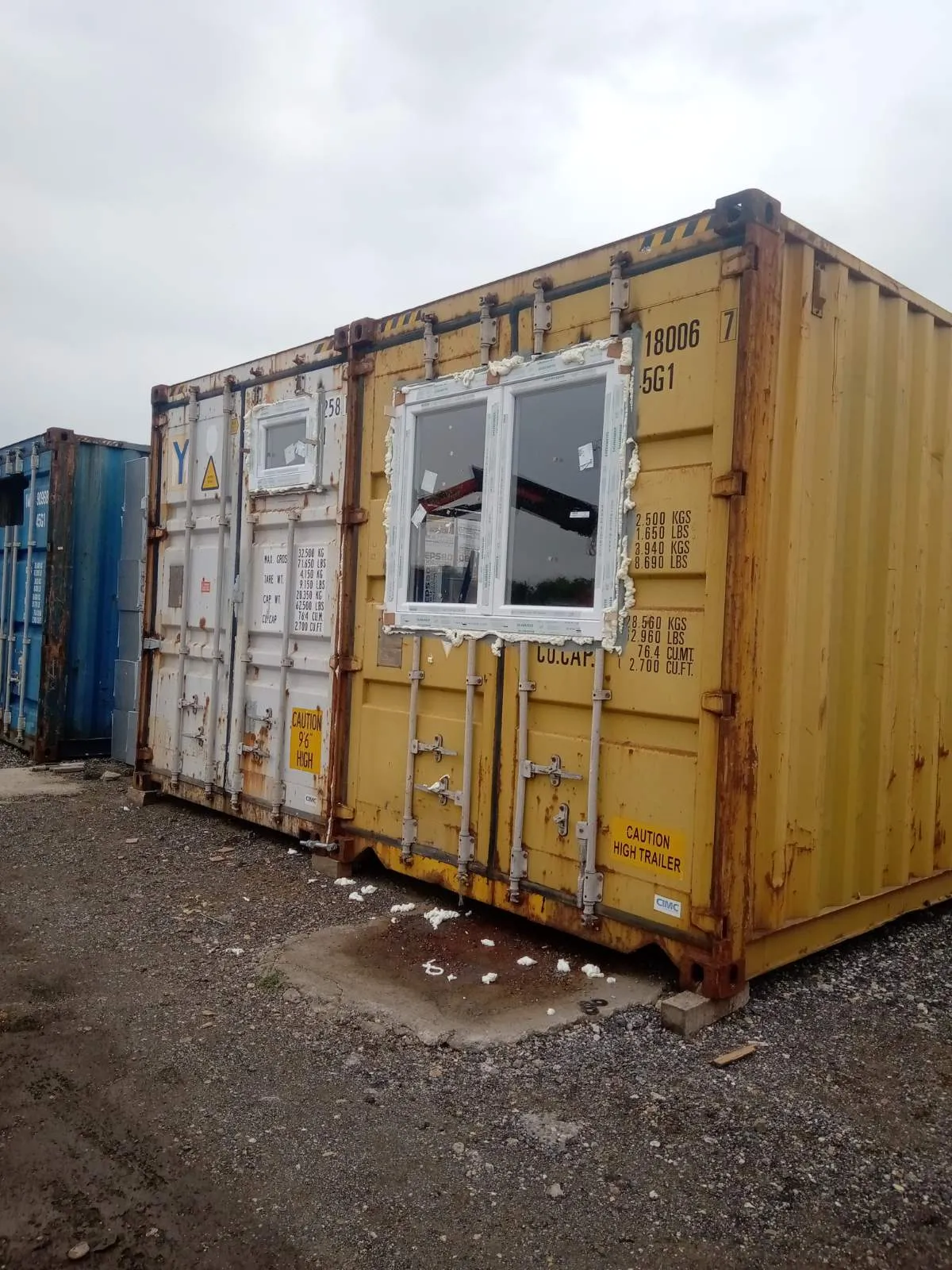 Konténerház - Nyílászáró beépítés