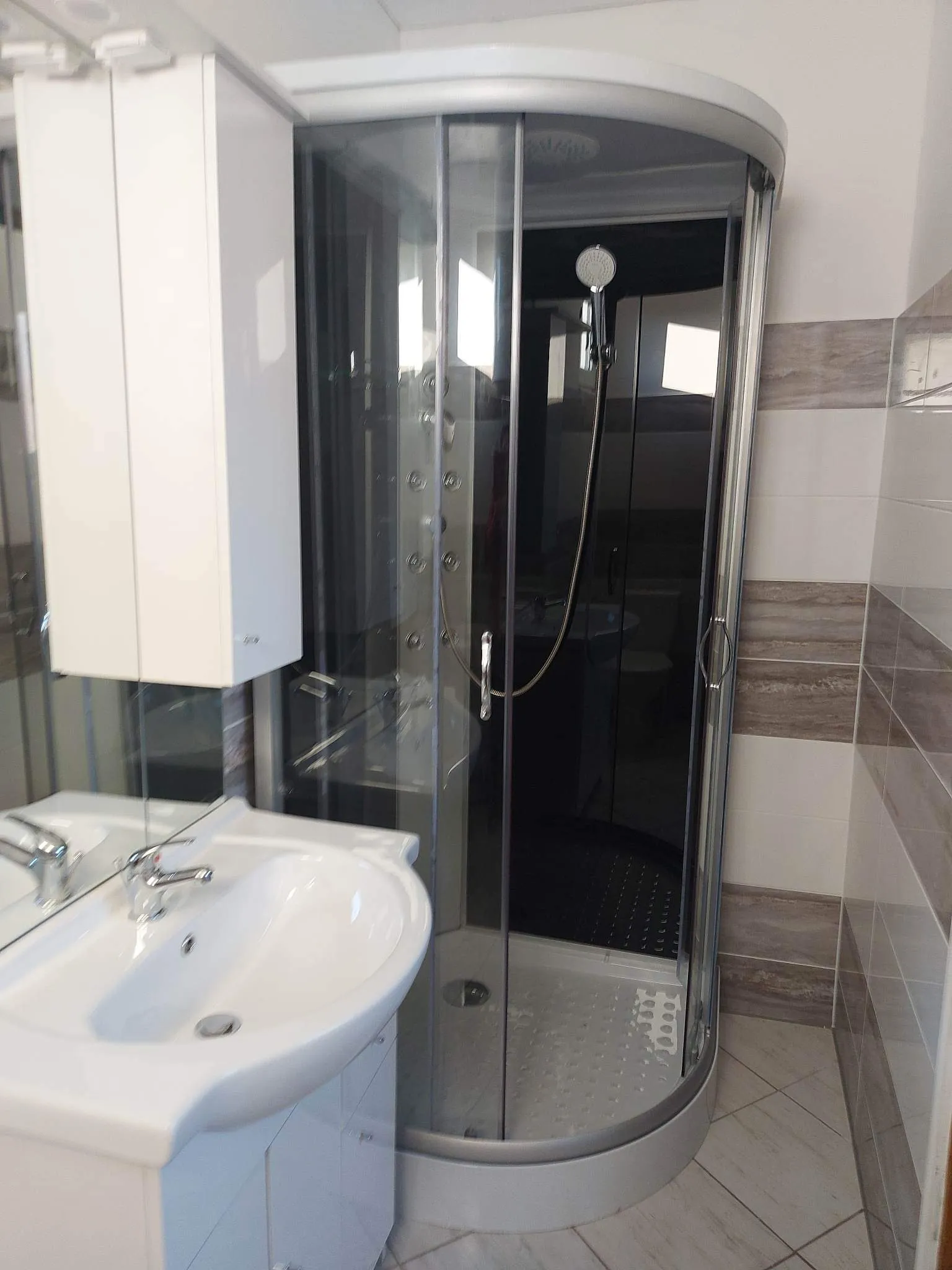 Konténerház - Befejezett projekt